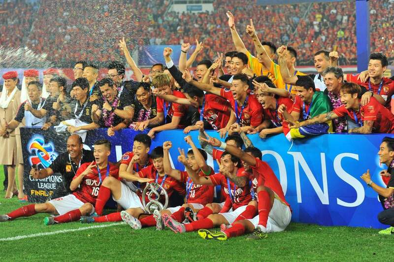 Guangzhou Evergrande ăn mừng chức vô địch