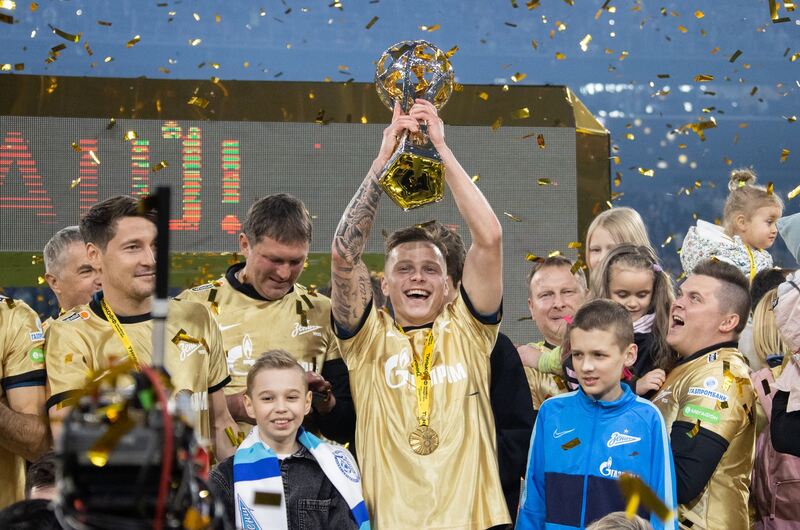 Zenit Saint Petersburg nâng cúp Premier League Nga