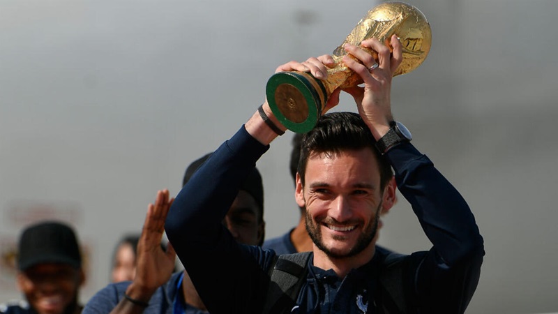 Hugo Lloris và chiếc cúp vô địch World Cup tại Nga 2018