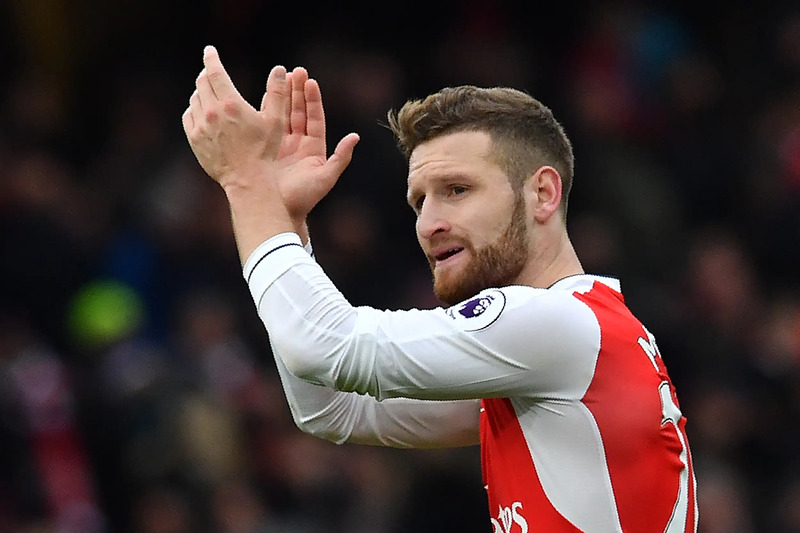 Shkodran Mustafi trong màu áo MU