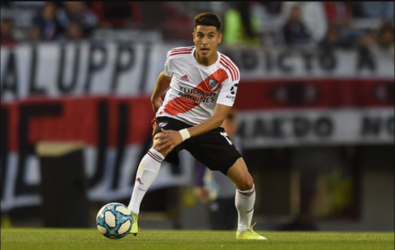 Palacios bắt đầu sự nghiệp trong màu áo River Plate